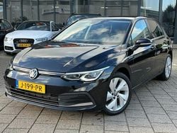 Zwart Gebruikt 2020 VW Golf VIII R-line Hatchback | € 22.950 (Eerlijke prijs)