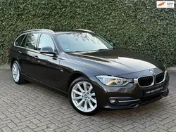 Bruin Gebruikt 2017 BMW 318 Executive Stationwagen | € 13.750 (Eerlijke prijs)