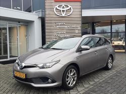 Bruin Gebruikt 2015 Toyota Auris Hybrid Hatchback | € 12.299 (Eerlijke prijs)