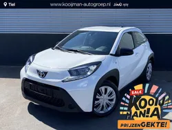 Wit Gebruikt 2024 Toyota Aygo Play Hatchback | € 19.900 (Super prijs)