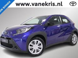Blauw, metallic lak Nieuw 2025 Toyota Aygo Play Hatchback | € 21.090 (Eerlijke prijs)