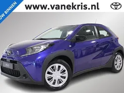 Blauw, metallic lak Nieuw 2025 Toyota Aygo Play Hatchback | € 21.090 (Eerlijke prijs)