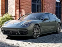 Groen, metallic lak Gebruikt 2024 Porsche Panamera 4 Platinum Edition Sedan | € 117.900 (Eerlijke prijs)