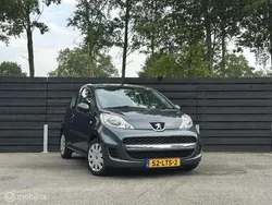 Grijs Gebruikt 2010 Peugeot 107 Urban Move Hatchback | € 3.149 (Eerlijke prijs)
