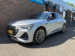 Grijs, metallic lak Gebruikt 2020 Audi e-tron S-Line SUV | € 35.955 (Duur)