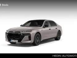 Beige Nieuw 2025 BMW M760e Sedan | € 186.750