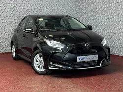 Zwart Gebruikt 2024 Toyota Yaris Hybrid Plus Hatchback | € 23.888 (Goede deal)