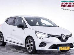 Wit Gebruikt 2023 Renault Clio V Evolution Hatchback | € 16.490 (Eerlijke prijs)