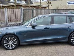 Blauw Gebruikt 2020 Volvo V60 Business Edition Stationwagen | € 28.950