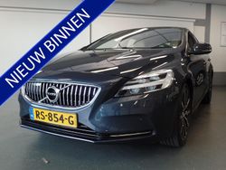 Blauw Gebruikt 2018 Volvo V40 Hatchback | € 16.900 (Eerlijke prijs)