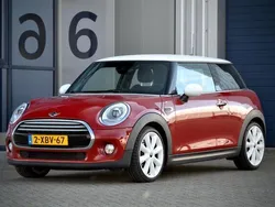 Rood, metallic lak Gebruikt 2014 Mini Cooper Business Hatchback | € 14.880 (Eerlijke prijs)