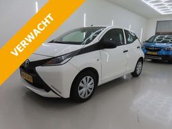 Wit Gebruikt 2017 Toyota Aygo Hatchback | € 8.950 (Eerlijke prijs)