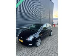 Zwart Gebruikt 2004 Ford Fiesta Ambiente Hatchback | € 995 (Goede deal)