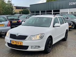 Wit Gebruikt 2012 Skoda Octavia Ambition Stationwagen | € 3.900 (Goede deal)
