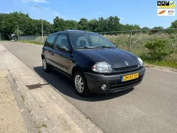 Zwart Gebruikt 1999 Renault Clio II Hatchback | € 999 (Eerlijke prijs)