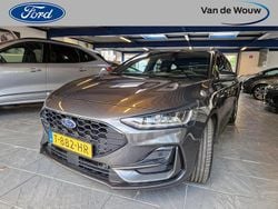 Grijs Gebruikt 2023 Ford Focus ST-Line Stationwagen | € 24.250 (Eerlijke prijs)