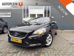 Zwart (metallic) Gebruikt 2012 Volvo V40 Momentum Hatchback | € 8.495 (Eerlijke prijs)