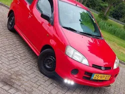 Rood Gebruikt 2001 Daihatsu YRV MPV | € 1.849
