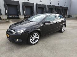 Zwart (metallic) Gebruikt 2008 Opel Astra GTC Executive Hatchback | € 2.799 (Goede deal)