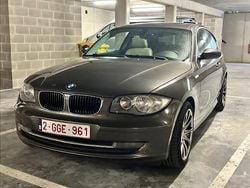 Bruin Gebruikt 2009 BMW 118 Hatchback | € 3.700 (Eerlijke prijs)