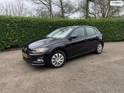 Zwart (metallic) Gebruikt 2018 VW Polo Highline Hatchback | € 14.945 (Eerlijke prijs)