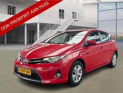 Rood Gebruikt 2014 Toyota Auris Hybrid Hatchback | € 13.900 (Goede deal)