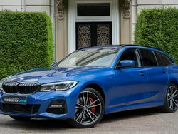 Blauw, metallic lak Gebruikt 2021 BMW 330e M Sport Stationwagen | € 39.940 (Eerlijke prijs)