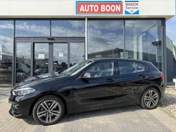 Zwart Gebruikt 2021 BMW 118 Sport Line Hatchback | € 23.450 (Eerlijke prijs)