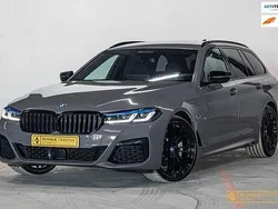 Grijs Gebruikt 2022 BMW 530e M Sport Stationwagen | € 39.950 (Goede deal)