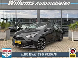 Zwart Gebruikt 2023 Toyota Yaris Hybrid Active Hatchback | € 21.350 (Duur)