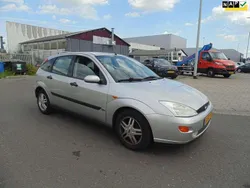 Grijs, metallic lak Gebruikt 2001 Ford Focus Collection Hatchback | € 949 (Eerlijke prijs)