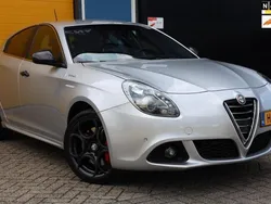 Grijs, metallic lak Gebruikt 2015 Alfa Romeo Giulietta Quadrifoglio Verde Hatchback | € 13.850 (Eerlijke prijs)