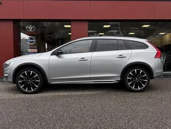 Grijs Gebruikt 2017 Volvo V60 CC Stationwagen | € 26.850 (Goede deal)