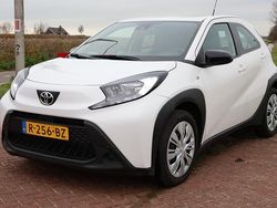 Wit Gebruikt 2022 Toyota Aygo Play Hatchback | € 16.500 (Duur)