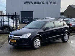Zwart, metallic lak Gebruikt 2009 Opel Astra Selection Stationwagen | € 1.995 (Eerlijke prijs)