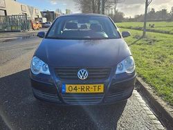 Blauw Gebruikt 2005 VW Polo Hatchback | € 1.750 (Goede deal)