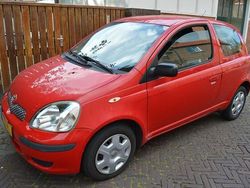 Rood Gebruikt 2004 Toyota Yaris Hatchback | € 999 (Goede deal)