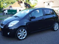 Zwart, metallic lak Gebruikt 2007 Toyota Yaris Hatchback | € 6.600 (Iets duurder)
