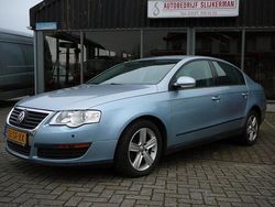Blauw Gebruikt 2006 VW Passat Trendline Sedan | € 2.995 (Eerlijke prijs)