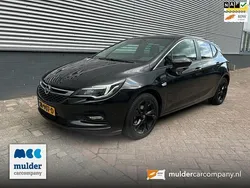 Zwart Gebruikt 2018 Opel Astra Edition Hatchback | € 9.990 (Eerlijke prijs)
