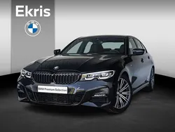 Saphirschwarz metallic (zwart metallic) Gebruikt 2019 BMW 320 Executive Sedan | € 31.995 (Duur)