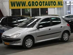 Grijs, metallic lak Gebruikt 2001 Peugeot 206 Hatchback | € 499 (Super prijs)