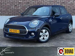 Blauw Gebruikt 2017 Mini ONE Business Hatchback | € 10.995 (Eerlijke prijs)