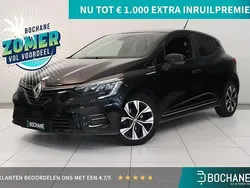 Zwart Gebruikt 2023 Renault Clio V Evolution Hatchback | € 15.700 (Eerlijke prijs)