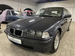 Grijs, metallic lak Gebruikt 1997 BMW 318 Compact Hatchback | € 17.950