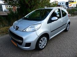Grijs Gebruikt 2010 Peugeot 107 Urban Move Hatchback | € 2.445 (Eerlijke prijs)