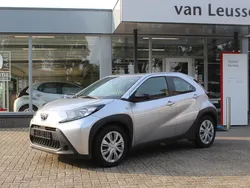 Gebruikt 2023 Toyota Aygo Play Hatchback | € 17.299 (Eerlijke prijs)