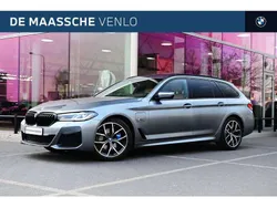 Grijs, metallic lak Gebruikt 2022 BMW 530 Executive Stationwagen | € 48.550 (Iets duurder)