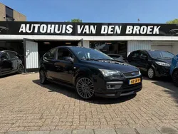 Zwart Gebruikt 2006 Ford Focus Futura Hatchback | € 2.745 (Eerlijke prijs)
