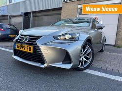 Grijs Gebruikt 2019 Lexus IS300h Sedan | € 17.595 (Eerlijke prijs)